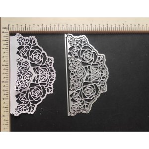 ROSE SEMI CIRCLE DOILY