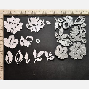 LAYERED FLOWER AND LEAF SET