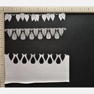 LEAF BANNER WITH SINGLE LEAVE
